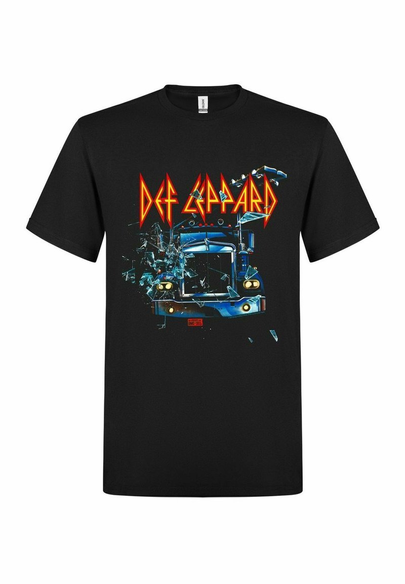 Zwarte katoenen T-shirt met een grafiek van een blauwe truck met scheuren en de tekst "DEF LEPPARD" in vette rode en oranje letters.