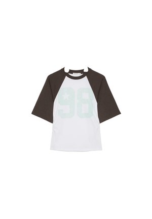 T-shirt raglan manches courtes avec manches noires, corps blanc et numéro "98" couleur menthe claire imprimé sur le devant.