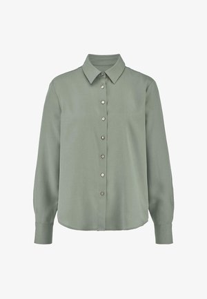 Langärmliges, salbeigrünes Hemd mit Knopfleiste, spitzem Kragen und geknöpften Manschetten, vor weißem Hintergrund präsentiert.