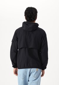 Lyle & Scott Windjack - jet black