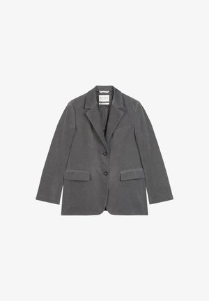 Szara marynarka z klapą z wycięciem, zapięciem na jeden guzik, dwoma przednimi kieszeniami i gładką fakturą. Wykonana z lekkiego materiału.