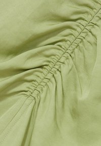 Reiss REGULAR FIT - PARI RUCHED SLEEVELESS MIDI  - Dnevna haljina - green