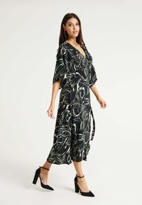 Liquorish SCRIBBLE PRINT WITH SLEEVES  - Day dress - black