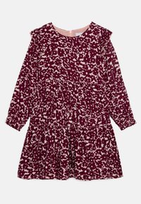 Bordové květinové šaty s dlouhými rukávy, ruflované detaily na ramenou, vrstvený design a kulatý výstřih s uzavřením na zádech.