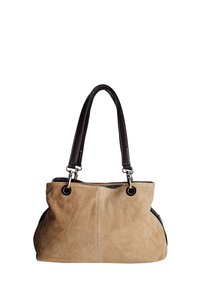 Borsa a tracolla in suede beige con una texture morbida, manici in pelle scura, dettaglio in argento e accenti neri. Presenta una forma strutturata e doppi manici.