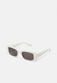 Saulesbrilles - full ivory/black smoke