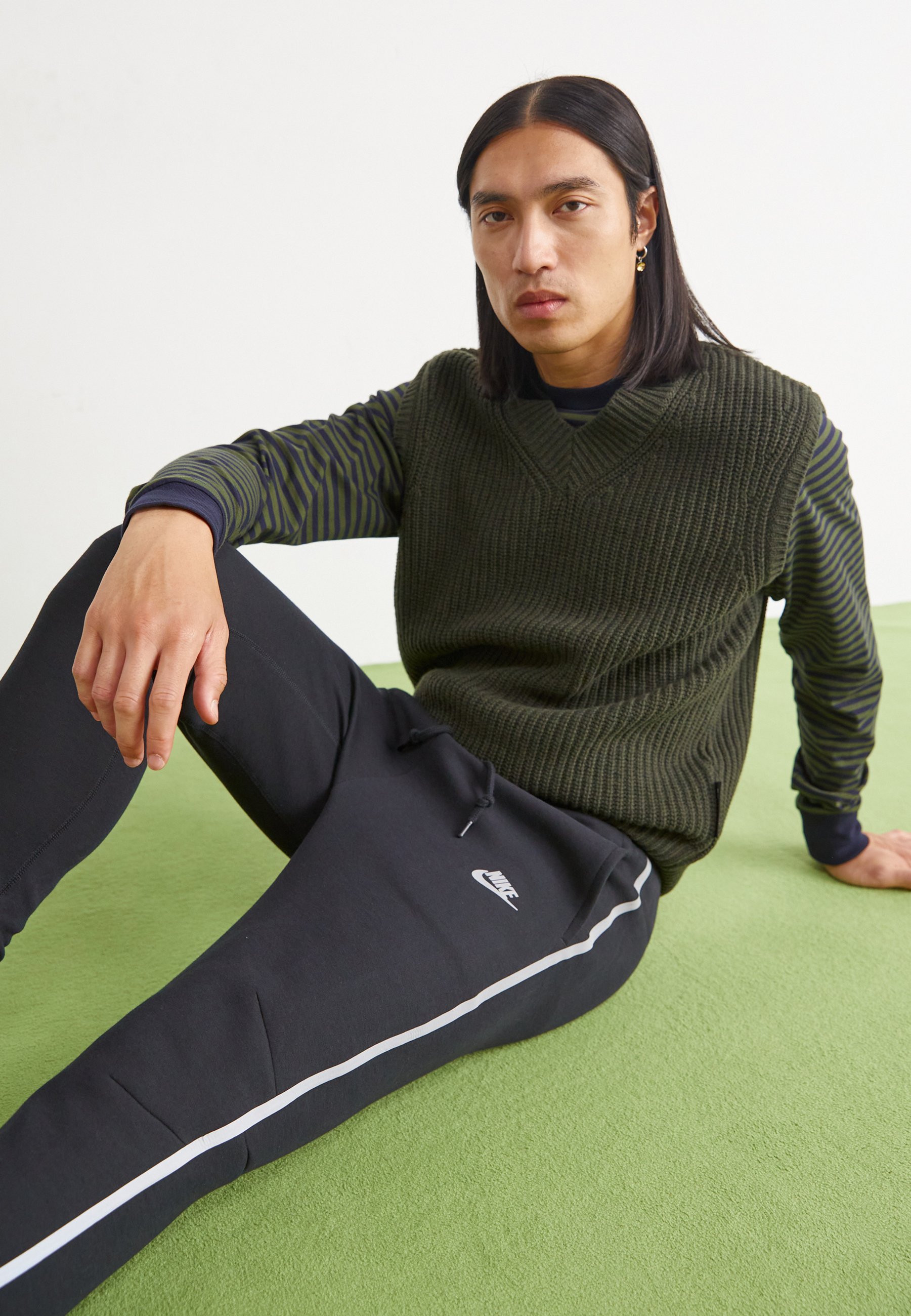 pantalon nike con raya blanca