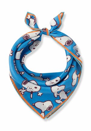 Blauer Seidenschal mit orangefarbenem Rand, gemustert mit mehreren weißen Snoopy-Hund-Illustrationen, gefaltet und locker geknotet.