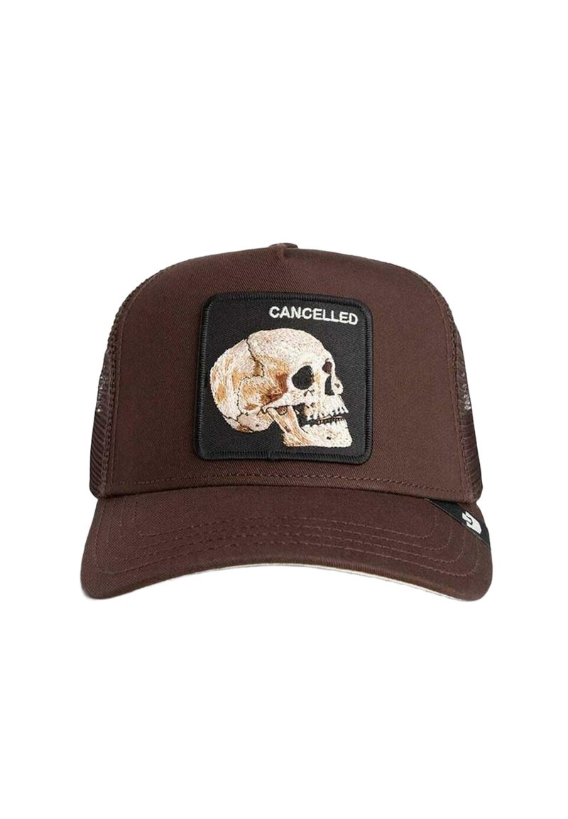 Braune Trucker-Kappe mit einem schwarzen Patch, der eine Illustration eines Totenschädels und darüber das Wort "CANCELLED" zeigt. Netzseitenteile und verstellbarer Verschluss hinten.