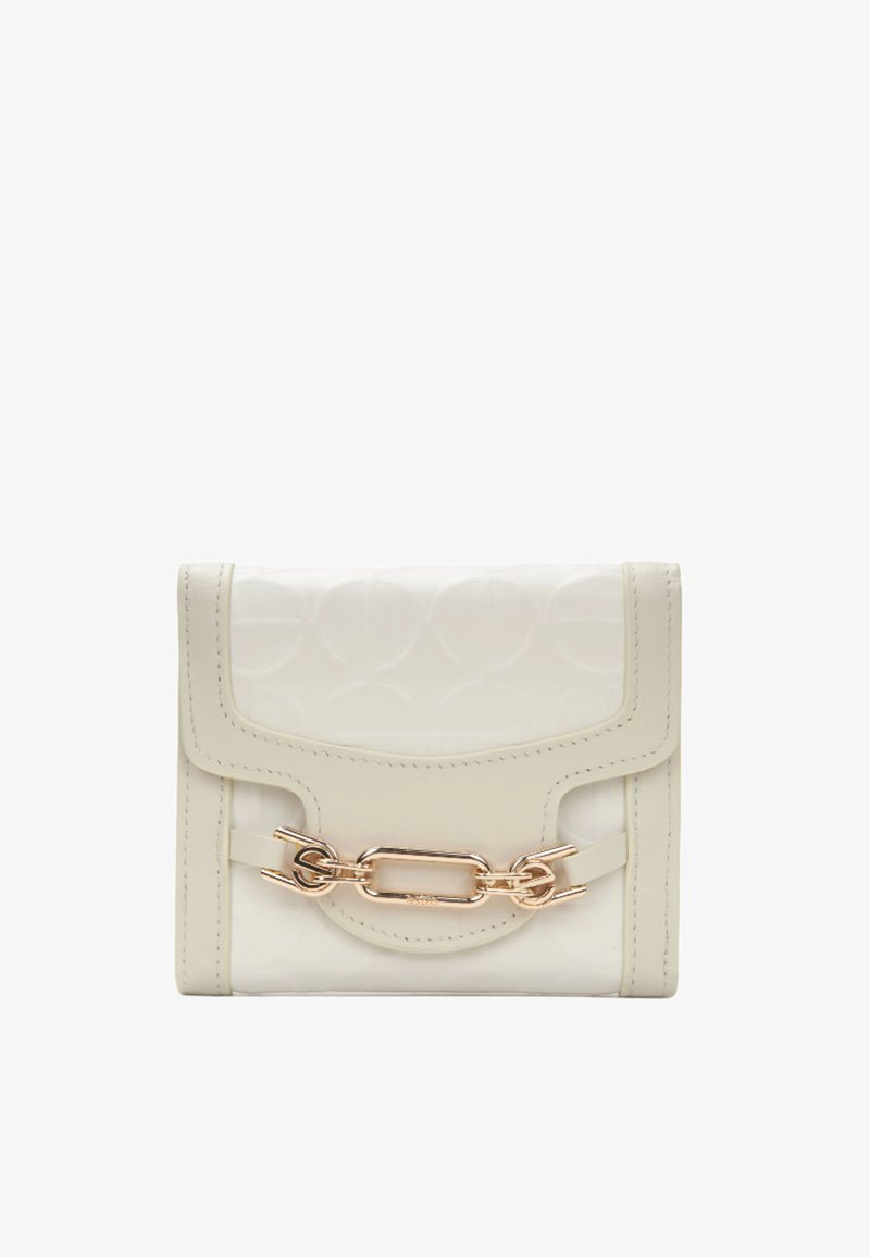 Kremowy skórzany portfel o teksturze z akcentem w postaci łańcuszka, z zapięciem na klapkę i pikowanymi brzegami. Błyszczące wykończenie z wytłaczanymi wzorami.