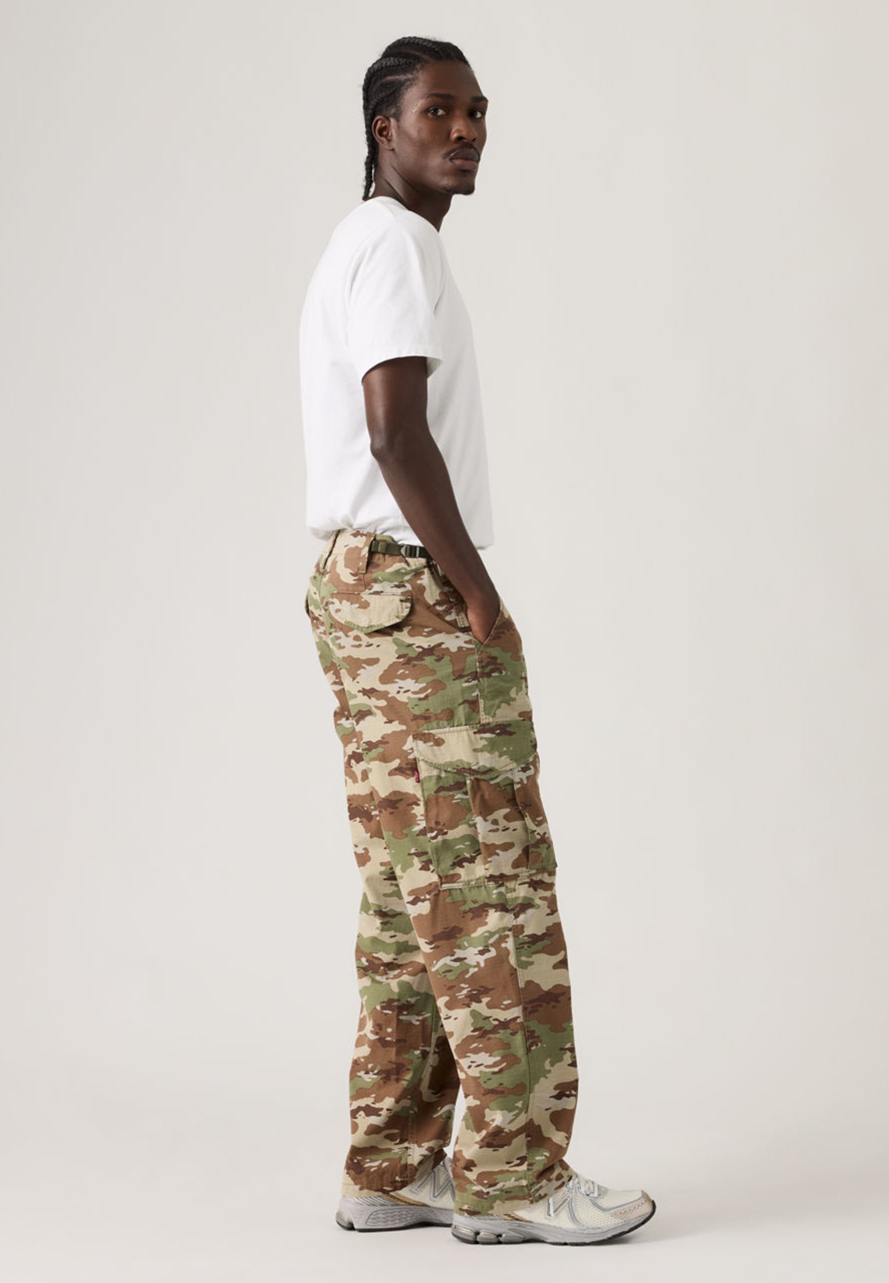 【KHAKI】Camouflage baggy pants Calça Levi's® Baggy Cargi Field Camuflada - Levi's® Brasil