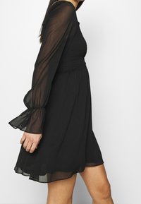 Trendyol Cocktailklänning - black