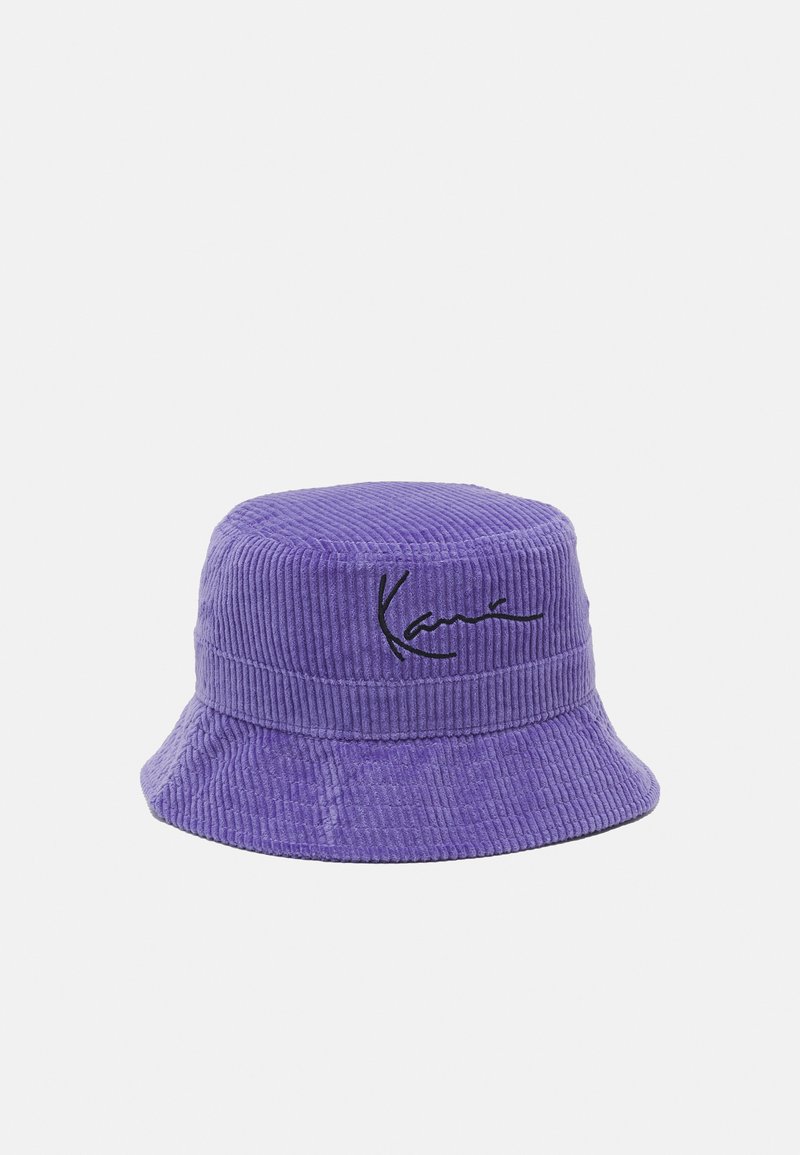 Herren Mützen | Karl Kani SIGNATURE BUCKET HAT UNISEX Hut lilac/flieder - KZ35690 Herren Mützen | Karl Kani SIGNATURE BUCKET HAT UNISEX Hut lilac/flieder - KZ35690