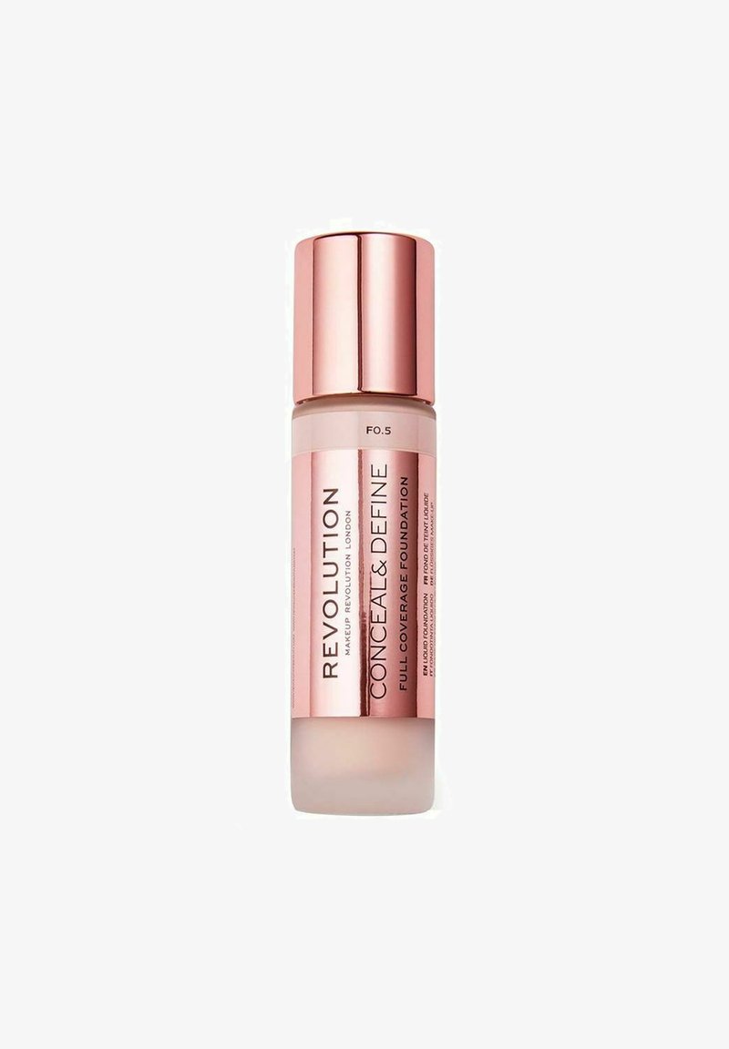 Revolution Conceal & Define full coverage foundation i en klar flaska med en frostad nedre del och ett glänsande roseguld lock. Nyans FO.5.
