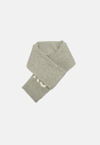 Écharpe grise tricotée avec une texture côtelée, ornée d'un détail de lettrage blanc. Le design est plié, montrant une forme large et rectangulaire.