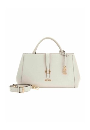 Sac à main en similicuir blanc avec un design structuré, garnitures dorées, détail boucle à l'avant et bandoulière amovible.