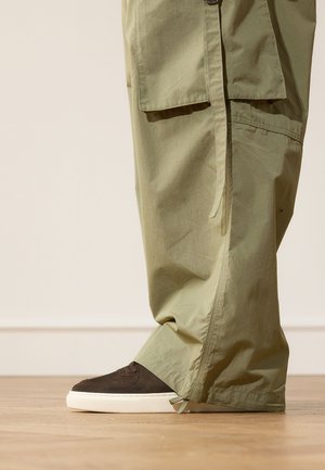 Manfield, Trainers - braun