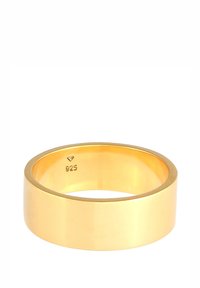 Zelta pārklājuma sudraba gredzens ar plakanu joslas dizainu, pulēts pārklājums, iekšpusē 925 zīmogs, gluda tekstūra, apaļa forma.