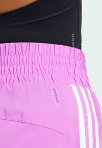 adidas Performance PACER STRIPES HIGH RISE - Spordišortsid - purple burst   white