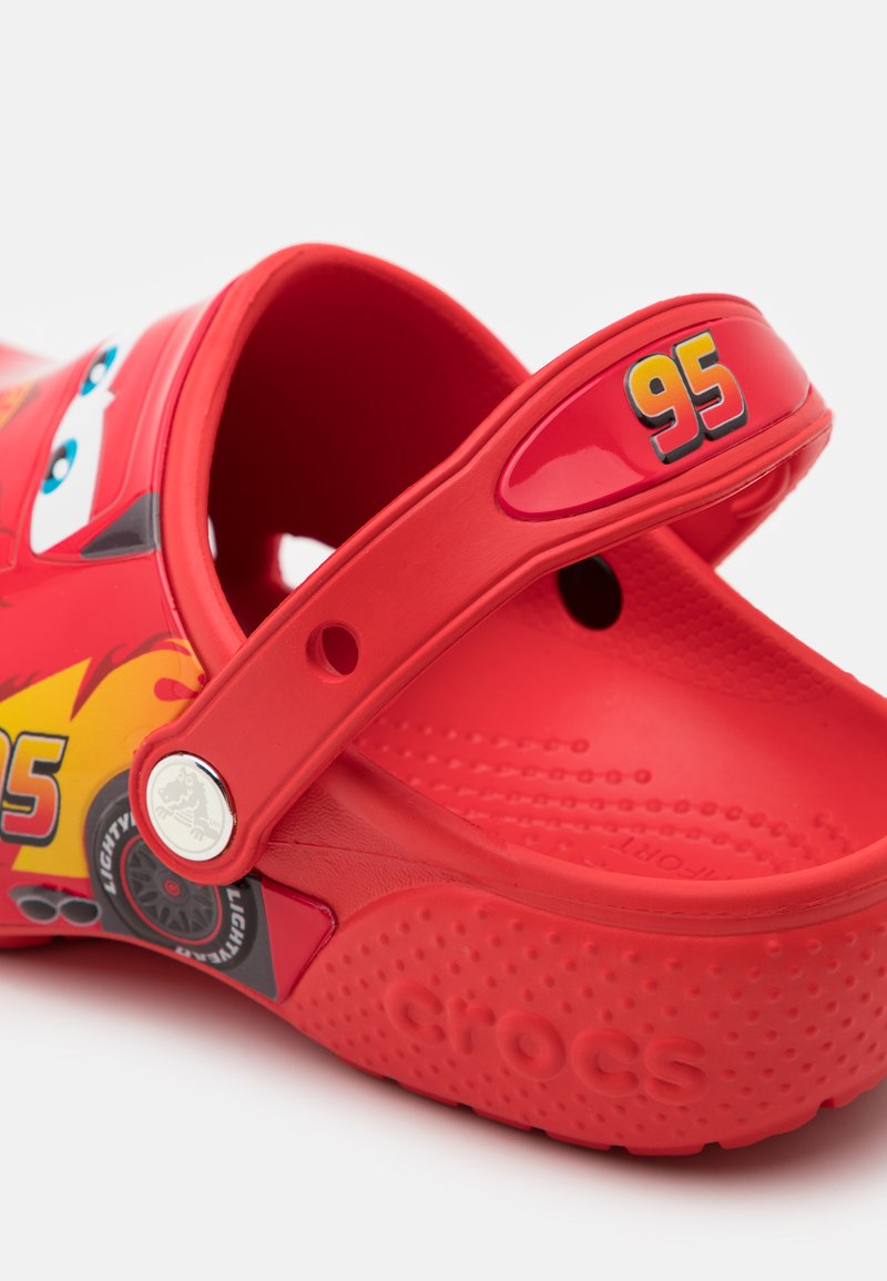 Crocs Crocsfunlab Disney Pixar Cars Clog Sandales De Bain Flame Rouge Zalando Fr