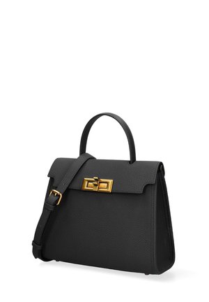 Borsa a mano in pelle nera texturizzata con manico superiore, tracolla regolabile e chiusura a scatto rettangolare dorata sulla patta.