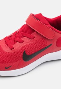 Nike Performance REVOLUTION 7 - Chaussures de running sur route - gym red/black/white