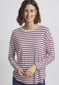 Langærmet skjorte i lysegrå med mørk maroon striber, med rund halsudskæring og afslappet pasform, lavet af blødt stof.