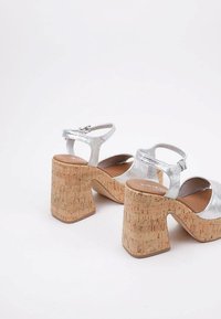 LIMMA ITHAA - Sandalias de tacón - silver
