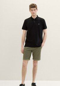 TOM TAILOR Šortky - olive geometric structure