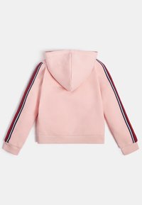 Rosa Kapuzenpullover mit kurzem Schnitt. Verfügt über gestreifte Details in Rot, Marineblau und Weiß entlang der Ärmel. Weiche Textur.