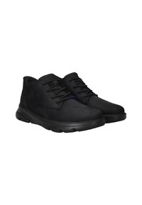 Scarpe basse in suede nero con punta rotonda, design con lace-up, colletto imbottito e suola testurizzata con piccoli motivi circolari per una presa ottimale.