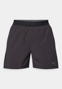 Svart treningsshorts laget av lett materiale, med mesh-livbelte og sidespalter for pusteevne. Puma-logo i grå.