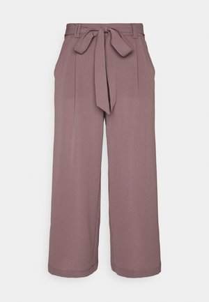 Wide-leg trousers in a dusty rose color, made of a smooth fabric. Features a tie belt at the waist and front creases for structure.