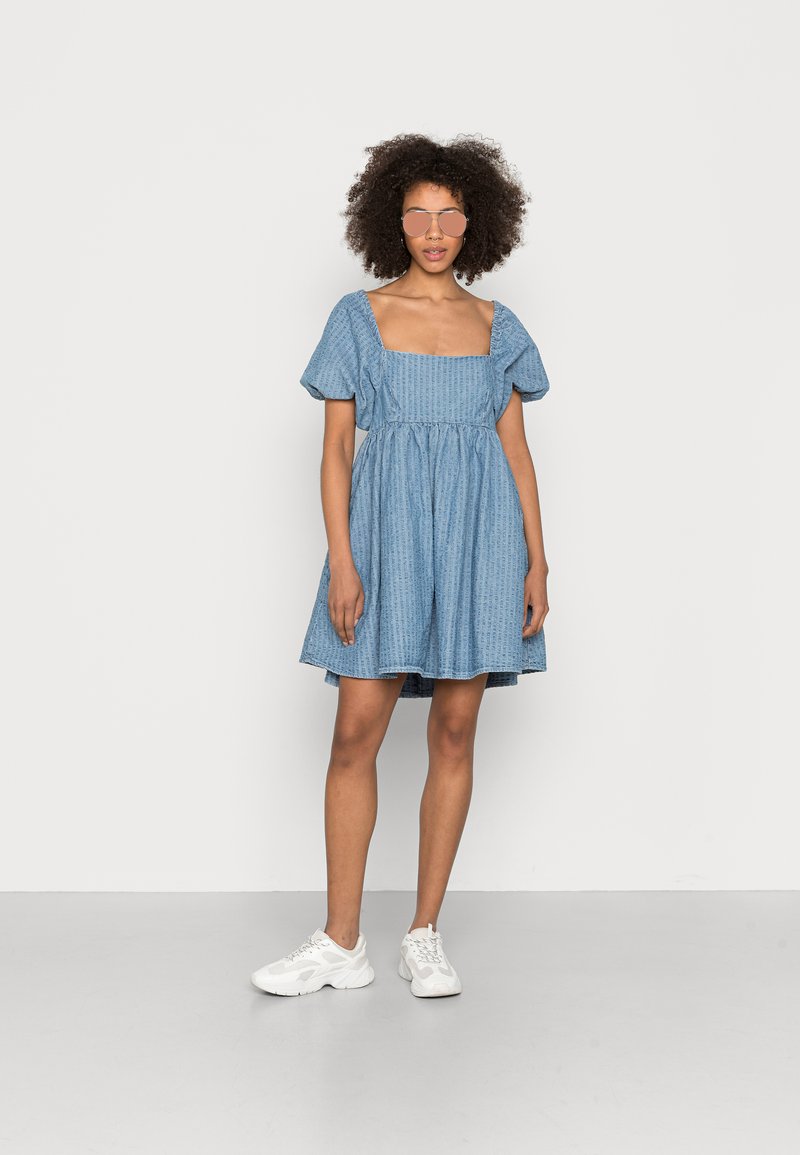 levi's sage denim dress Levi's Sage Denim Dress- Size Medium