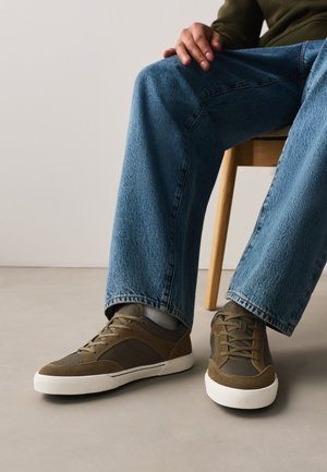 Next, REGULAR FIT - CANVAS LACE-UP SKATE TRAINERS  . - Baskets basses - green
