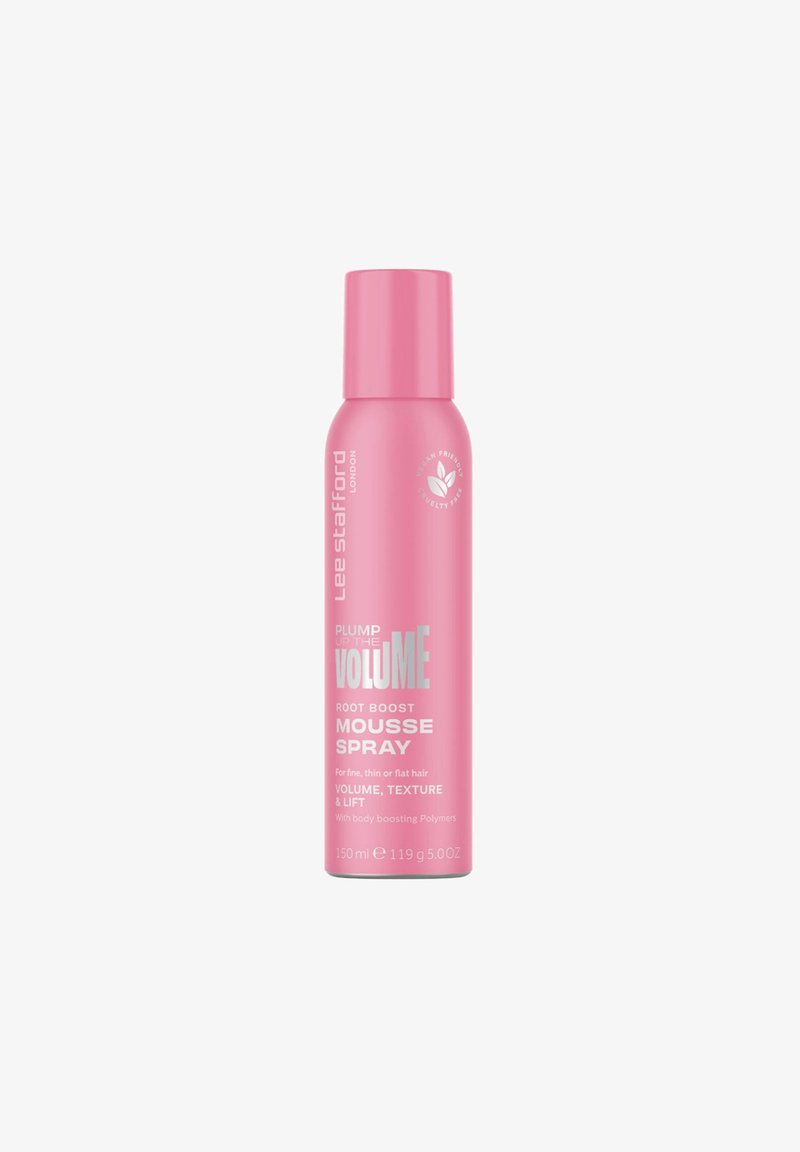 Roze spuitbus met een afgeronde bovenkant, gelabeld "Plump Up the Volume Root Boost Mousse Spray." Bevat zilveren tekst en logo voor cruelty-free.