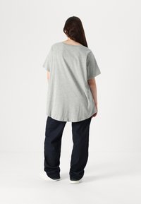 Nike Sportswear CLUB TEE - Jednoduché tričko - grey