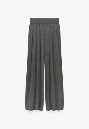 Gray pleated culottes made of a textured fabric, featuring a wide leg design and an elastic waistband for a relaxed fit.