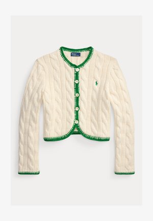 Kremowy kardigan w splot warkoczowy z zielonym wykończeniem, zapinany z przodu na guziki, z długimi rękawami i małym haftowanym logo na piersi.