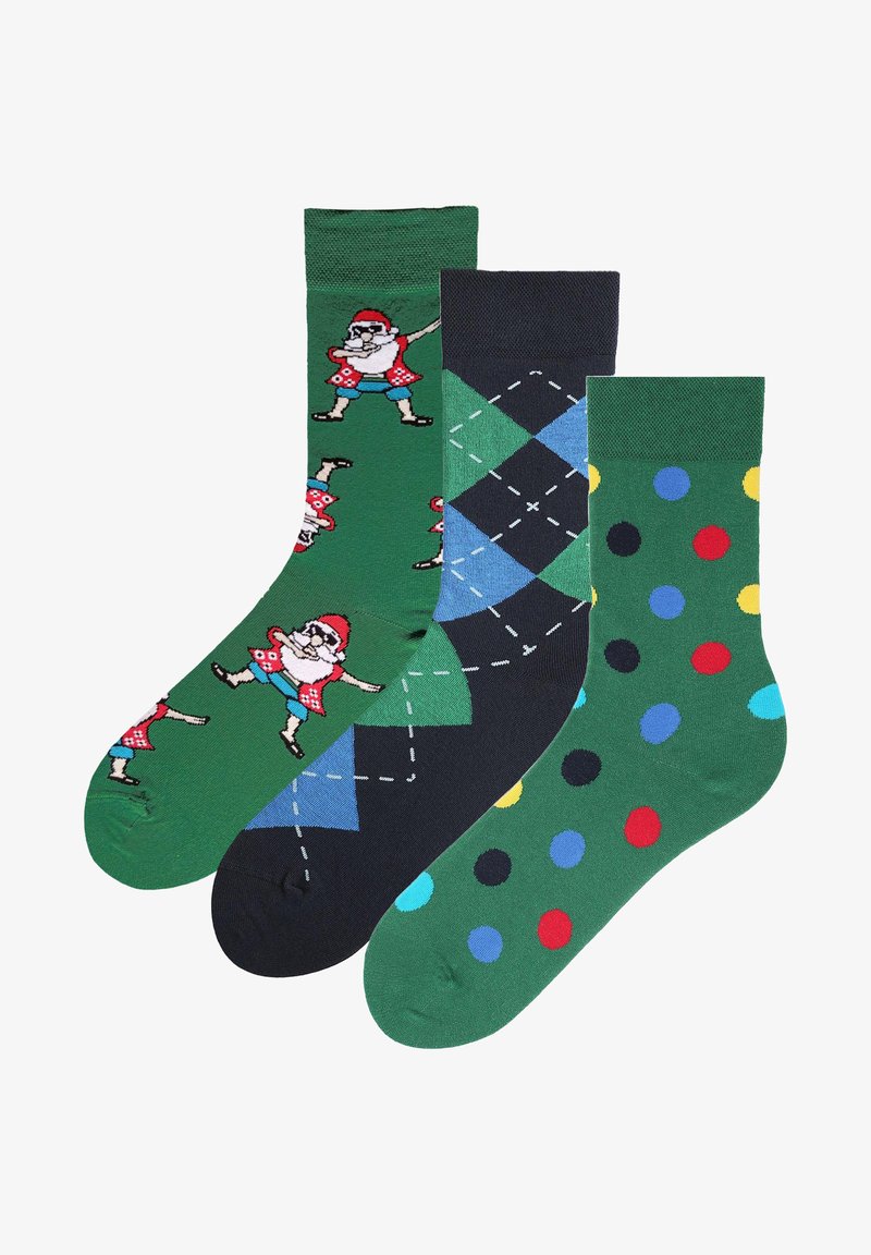 Trzy pary bawełnianych skarpetek: jedna zielona z zabawnym wzorem krasnoluda, jedna granatowa w wzór argyle, oraz jedna zielona w wielokolorowe kropki.