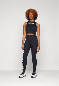 Nebbia BRA WITH HIGH SUPPORT - Sujetadores deportivos con sujeción alta - black