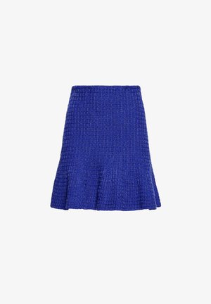 Falda de punto azul con un acabado texturizado, dobladillo acampanado y una cinturilla estructurada. La tela presenta un patrón sutil y un color vibrante.