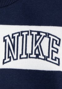 Nike Sportswear CLUB STRIPE CREW UNISEX SET - Spodnji deli trenirk - midnight navy