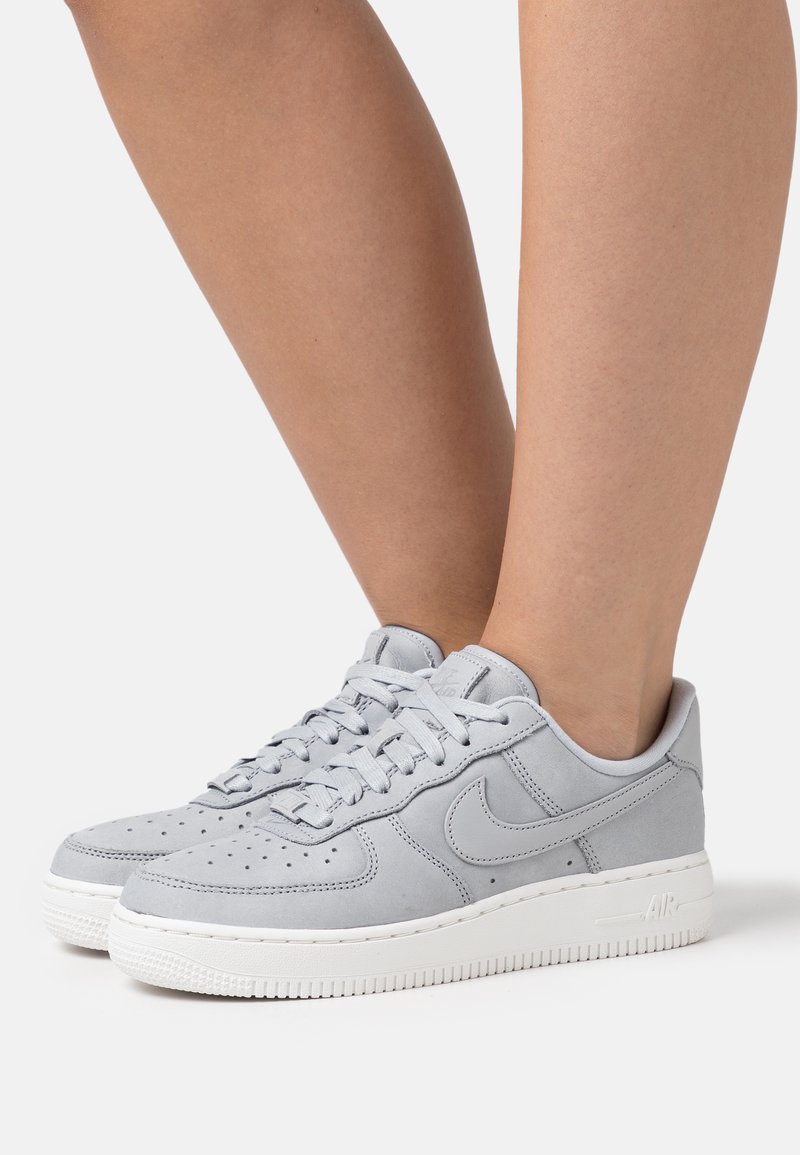 Nike Sportswear - NIKE AIR FORCE 1 PREMIUM - Joggesko - wolf grey/summit white, Forstørre