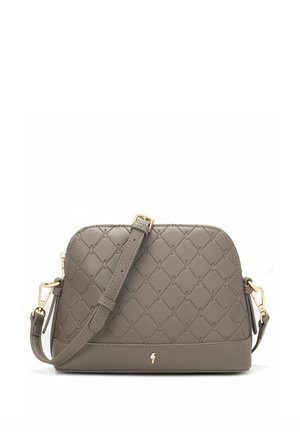 Szara torba na ramię z pikowanym wzorem w kształcie diamentów, regulowanym paskiem, złotymi elementami i małym złotym logo na środku u dołu.