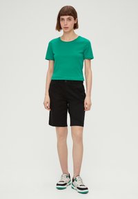s.Oliver REGULAR BERMUDA - Shorts - schwarz