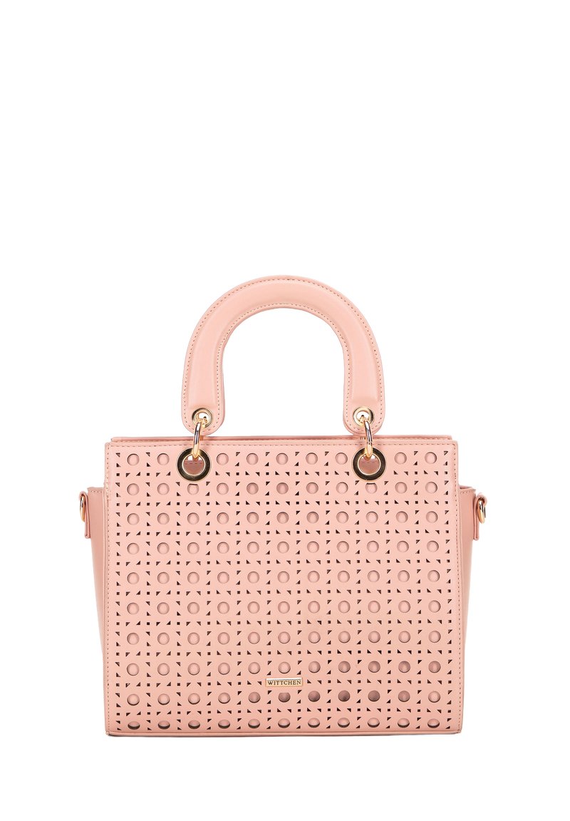 Roze handtas met ronde en driehoekige uitsnijdingen, afgeronde handvatten met gouden ringen en een klein merkteken in het midden aan de voorkant.