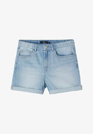 Jasnoniebieskie szorty dżinsowe z podwiniętym brzegiem, wyposażone w zapięcie na guzik, dwie przednie kieszenie oraz metkę na pasku od spodni.