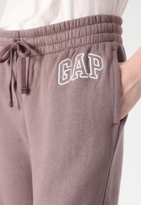 Gap Tall HERITAGE BOOT - Treniņtērpa apakšdaļas - wassel