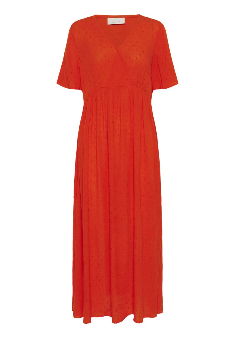 Robe midi rouge à manches courtes, col en V, texture délicatement à pois et taille froncée.